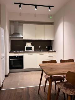 Modern Apartment with City View and Free Parking - 3