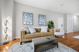 3 BR • Full Kitchen • Sleeps 8 - 9