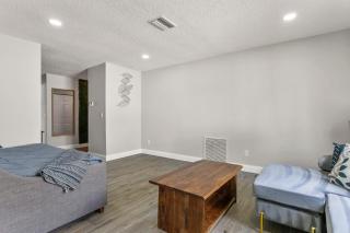 Family Friendly Oasis Heated POOL - Ace Location - 4