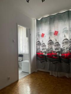 Przytulne mieszkanie na spokojny nocleg w pobliżu metra Kondratowicza, 22 minuty metrem do Stadionu Narodowego,расстояние 5 станций метро до офиса для прохождения теста CES для моряков - 4