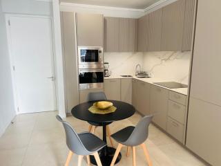 The Modern Manor - Premium Private Apartments with Balcony at Ellipse Waterfall - 7