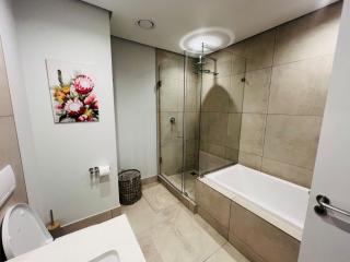 The Modern Manor - Premium Private Apartments with Balcony at Ellipse Waterfall - 3