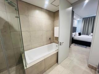 The Modern Manor - Premium Private Apartments with Balcony at Ellipse Waterfall - 6