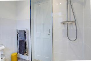 Free Parking Business Stay Office Fast WiFi - 2