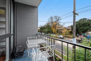 Chapel view Midcentury St Kilda, 1 Queen bedroom - 5