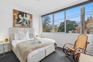 Chapel view Midcentury St Kilda, 1 Queen bedroom - 2