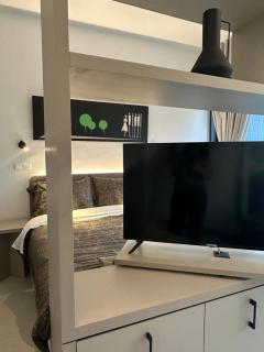 Nesseus Lux Suites - Near Unic & EUC - 2