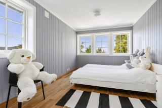 Beach House With Multiple Terraces In Holmsbu - 1