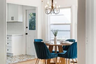 Little Italy Delight 3 bedroom backyard parking - 5