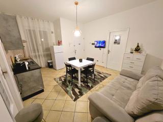 Stradivarius House - 8