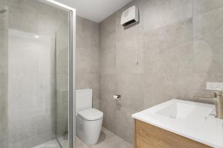 New Tastefully Designed 2 Bdrm 2Bthrm Free Park - 9