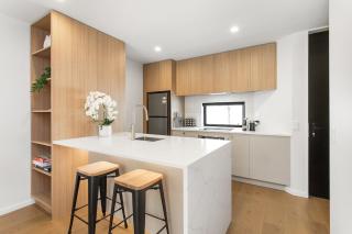 New Tastefully Designed 2 Bdrm 2Bthrm Free Park - 6