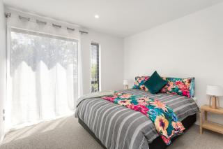 New Tastefully Designed 2 Bdrm 2Bthrm Free Park - 1