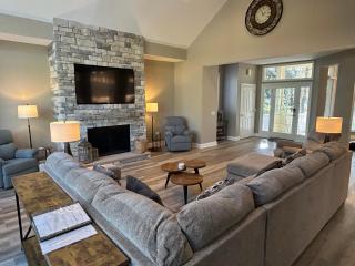 Luxury 4 BR Vacation Home Private Pool & Hot Tub Golf Views Bikes & Beach Gear - 9