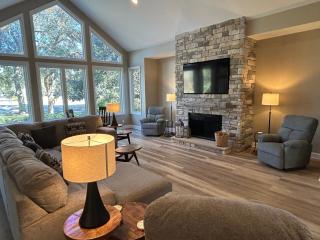 Luxury 4 BR Vacation Home Private Pool & Hot Tub Golf Views Bikes & Beach Gear - 8