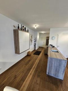 Design Apartment Velden am Wörthersee mit Terrasse & Parkplatz - 3