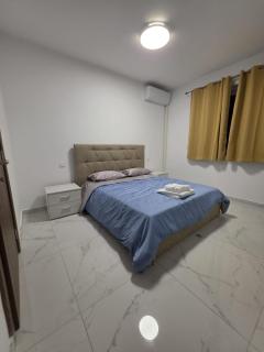 Qawra Seaside Birch Leaf - 5