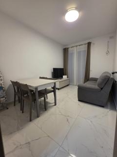 Qawra Seaside Birch Leaf - 7