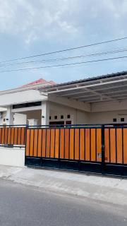 Guest House Griya Mundu Baru Kerten - 9