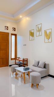 Guest House Griya Mundu Baru Kerten - 8