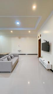 Guest House Griya Mundu Baru Kerten - 1