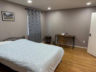 Near To CCBC ESSEX Room 201 - 9