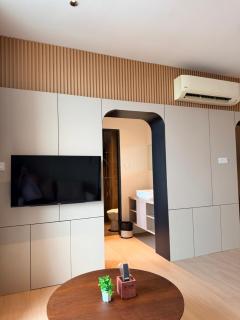 Roxy Hotel & Apartments - 9