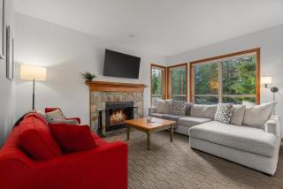 2BR in Painted Cliff, Ski In, Ski Out, Communal Hot Tub, Wood Burning Fireplace, Free Parking - 2