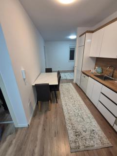 Nice apartment next to Rruga B - 4