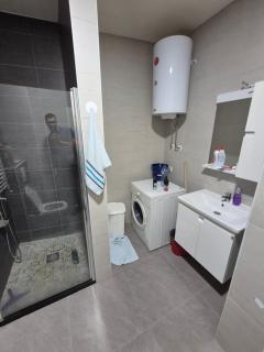 Nice apartment next to Rruga B - 5