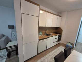 Nice apartment next to Rruga B - 3