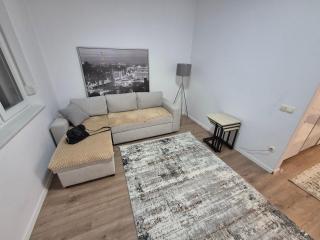 Nice apartment next to Rruga B - 2