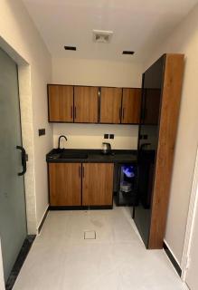 استديو الملقا بجلسة جانبية واسعة studio modern - Riad - 4