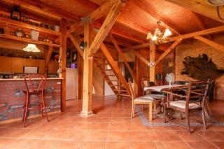 Atmospheric holiday home with a swimming pool - 3