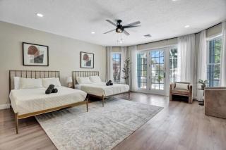 6BR Elegant Hollywood Lakes Mansion with Pool & Spa - 4