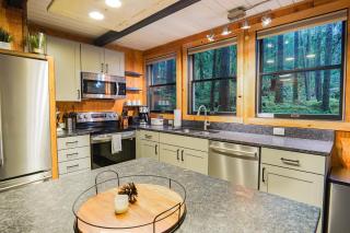 Treetop Hideaway, Sleeps 2 - 6