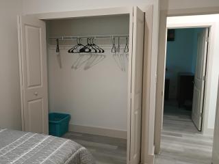 Beautiful Room in quiet place shared bath - 2