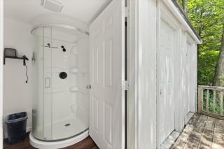 CREEKSIDE SNUG wd HOTTUB - 8