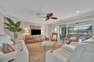 Siesta Key Beach Waterfront Home with Kayaks and Bikes - 9