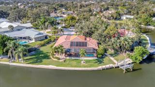 Siesta Key Beach Waterfront Home with Kayaks and Bikes - 7