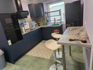 Reduced prices, furnished room, minimum 1 month - 4