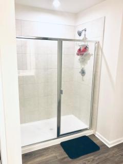 Luxurious 4BR house with 2 KING beds, 86 inch TV, free parking - 8