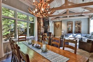 Slopeside Estate Luxurious Home on Great Eastern - Ski On Ski Off, Hot Tub, Private Shuttle - 8