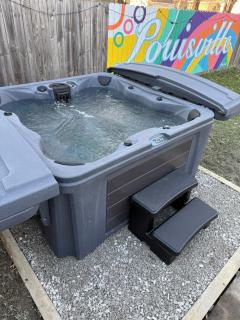 NEW! Hot Tub, Fire Pit, Near Expo & Derby, Sleeps 9 - 9