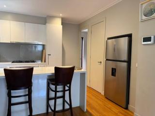 Kew East Townhouse Free Street Parking Family Friendly - 8