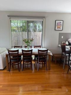 Kew East Townhouse Free Street Parking Family Friendly - 9