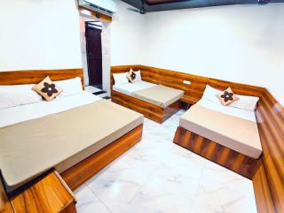 HOTEL OM PALACE NEAR MAHAKALESHWAR TEMPlE - 1