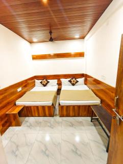 HOTEL OM PALACE NEAR MAHAKALESHWAR TEMPlE - 2