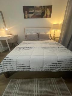 Minimalist Room in Buena Park - 5