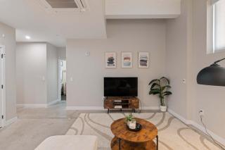 Spacious 2BR CozySuites OTR Downtown #13 - 4